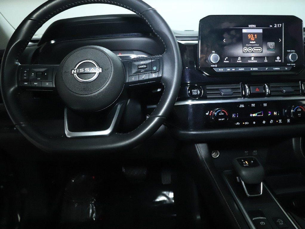 Used 2025 Nissan Pathfinder SV image 30