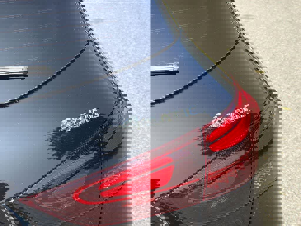 Used 2025 Mercedes-Benz GLA 250 4MATIC image 32