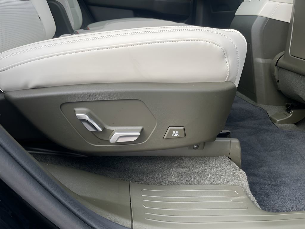 Used 2025 Hyundai Santa Fe Calligraphy image 23