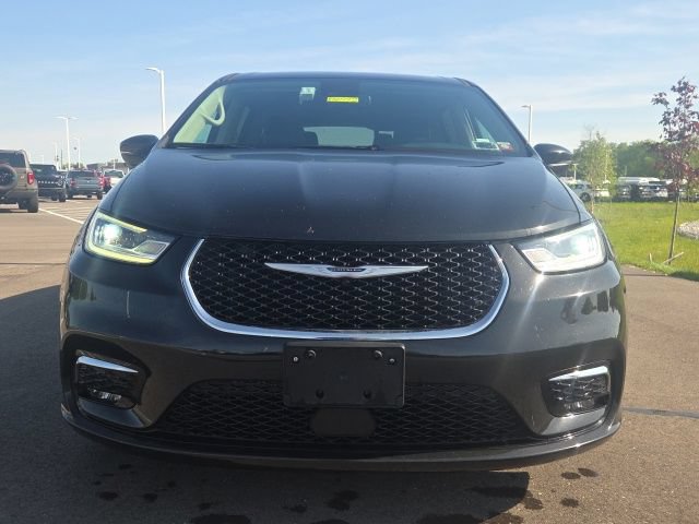 Used 2023 Chrysler Pacifica Touring-L FWD image 3
