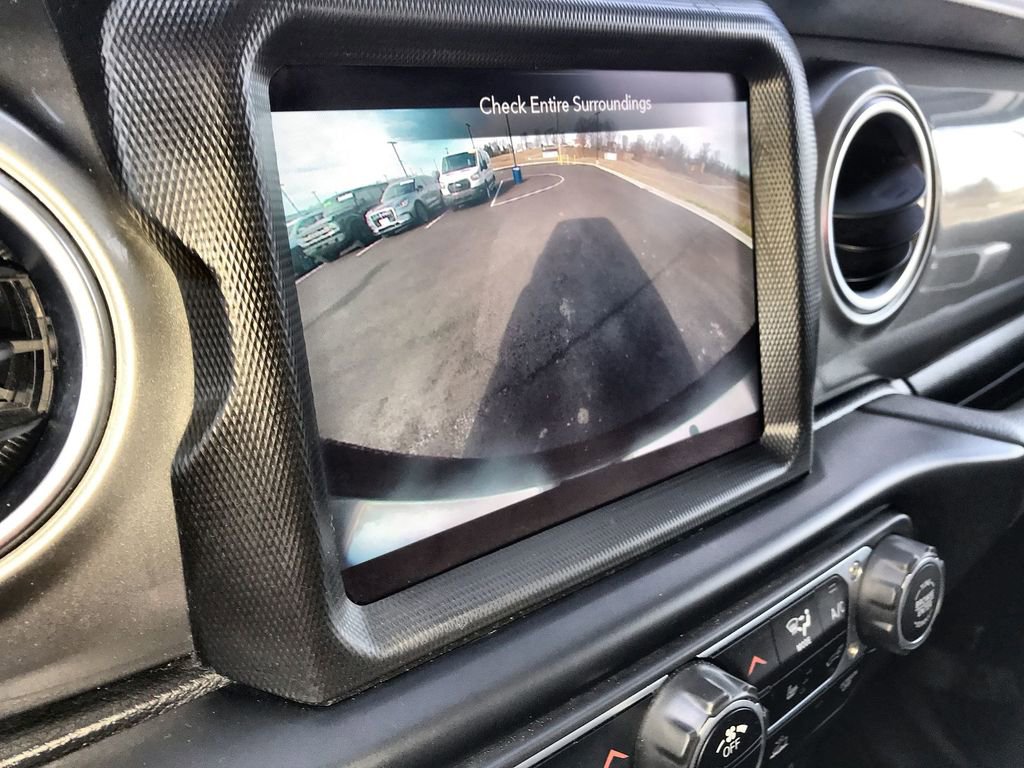 Used 2021 Jeep Wrangler Unlimited Sahara w/ Uconnect 4C Nav & Sound Group AWD/4WD image 17