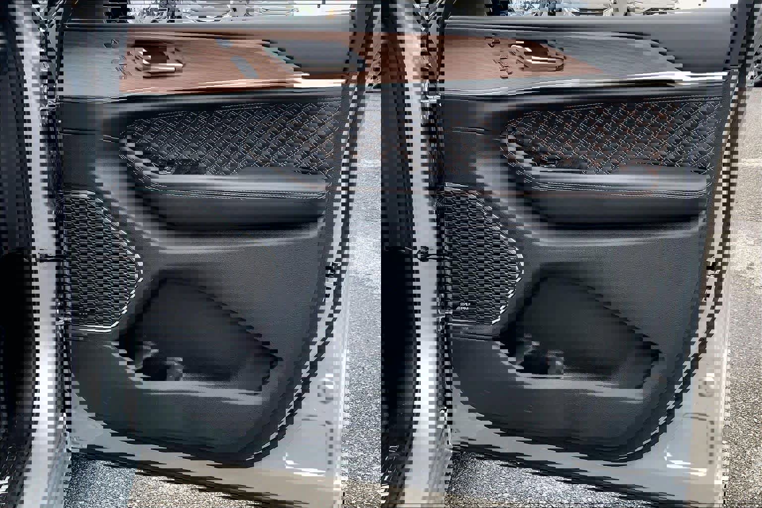 Used 2025 Jeep Grand Cherokee Summit w/ Obsidian Package image 23