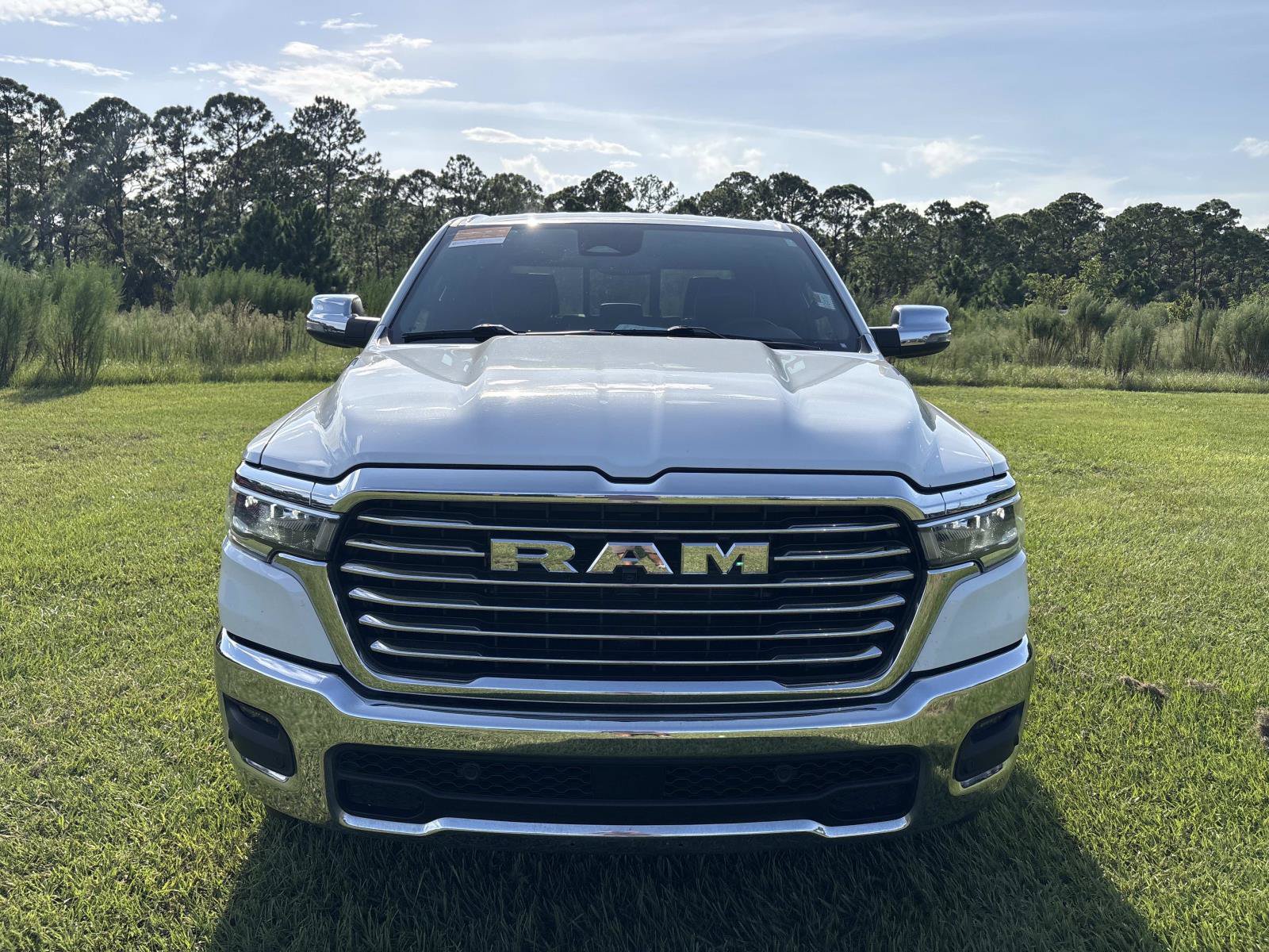 Used 2025 RAM 1500 Laramie AWD/4WD image 8