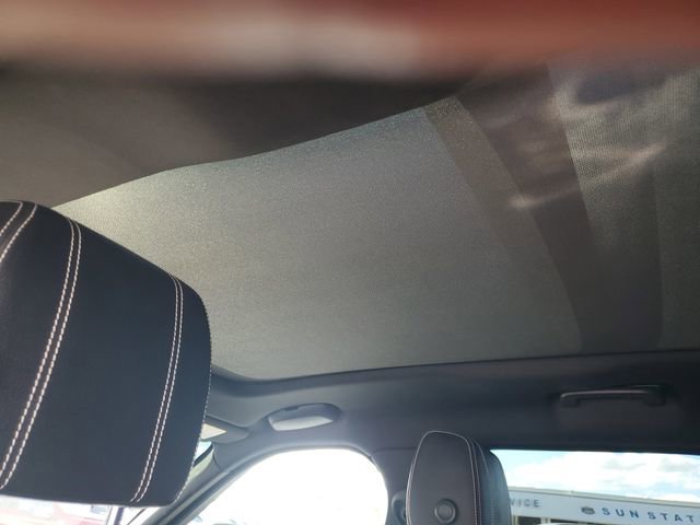 Used 2019 Land Rover Range Rover Velar R-Dynamic SE image 14