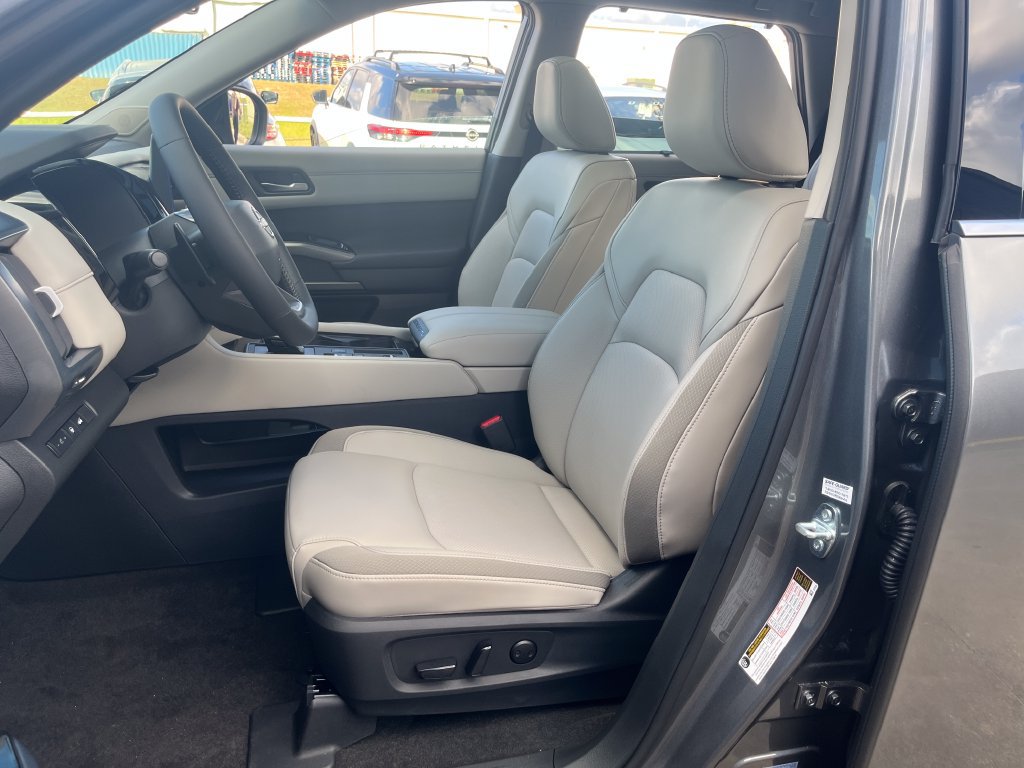New 2026 Nissan Pathfinder SL FWD image 9