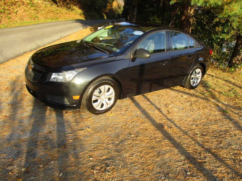 Used 2014 Chevrolet Cruze LS FWD image 1