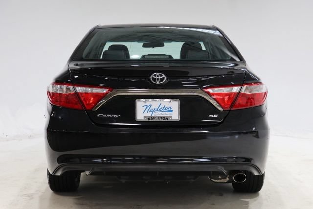 Used 2016 Toyota Camry SE w/ Moonroof Package FWD image 6