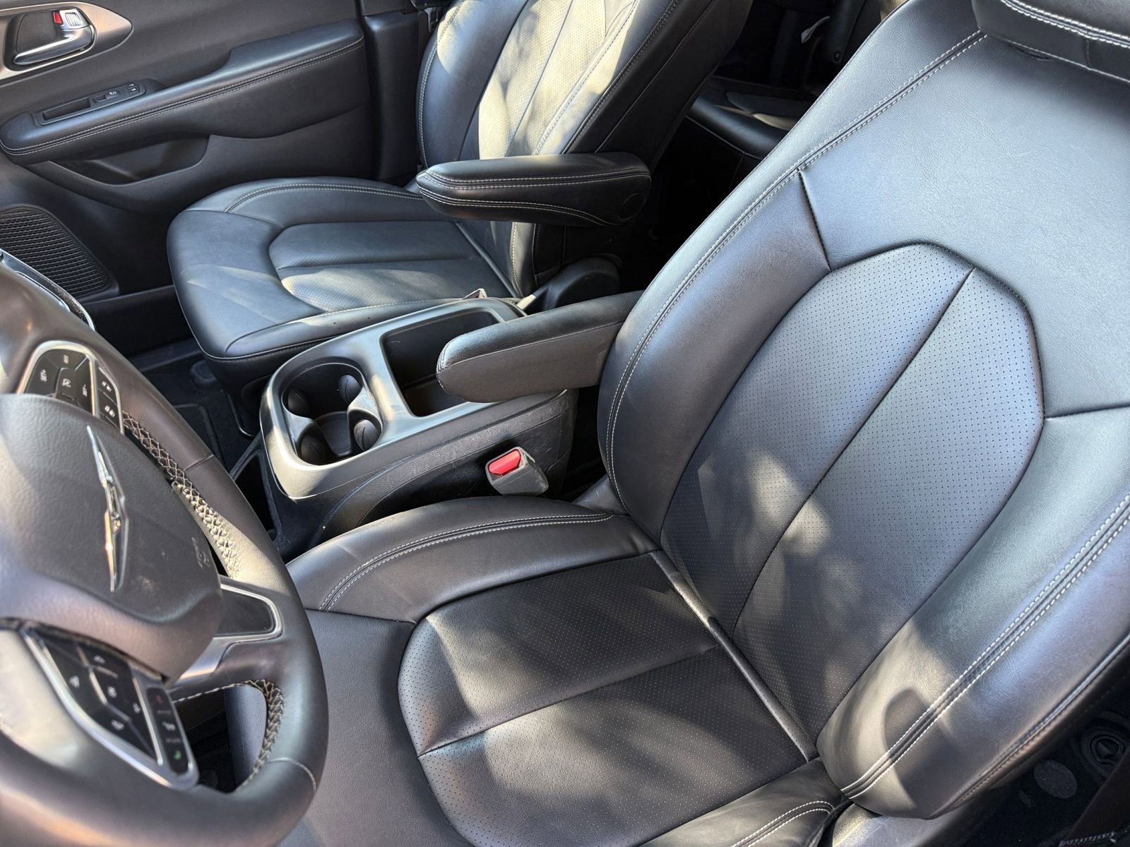 Used 2025 Chrysler Pacifica Select image 38