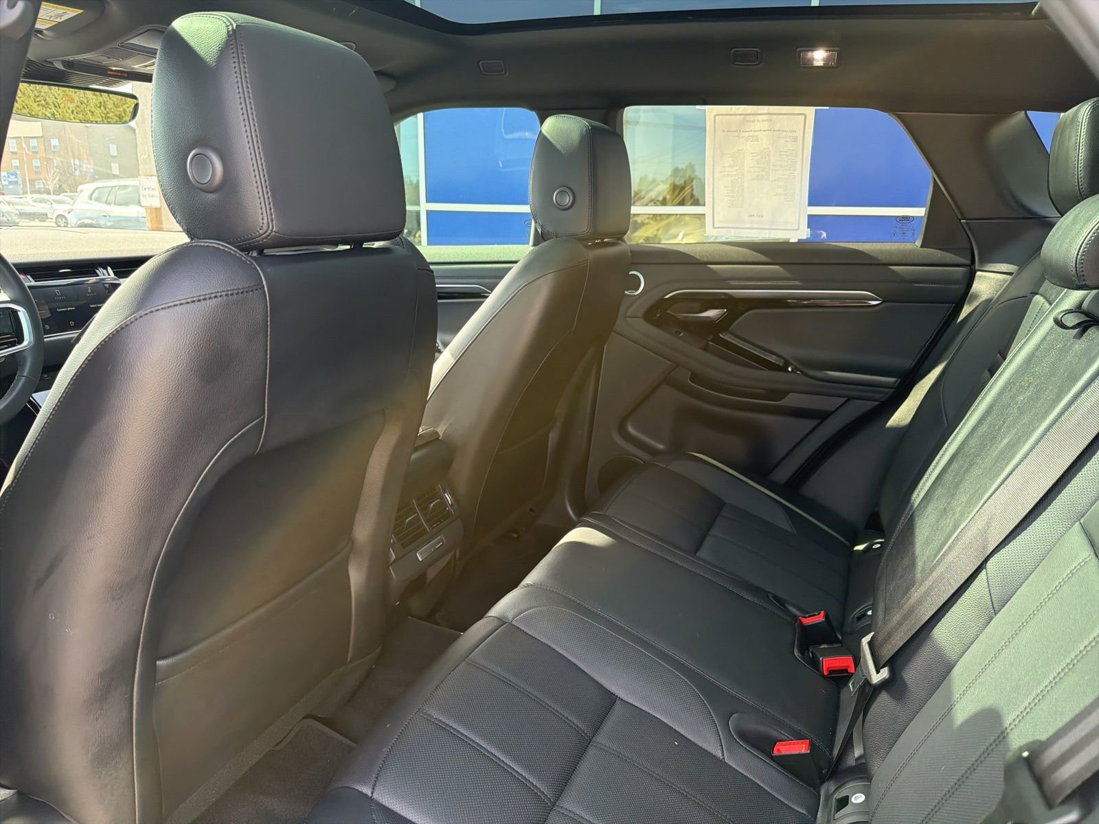 Used 2023 Land Rover Range Rover Evoque R-Dynamic SE image 28