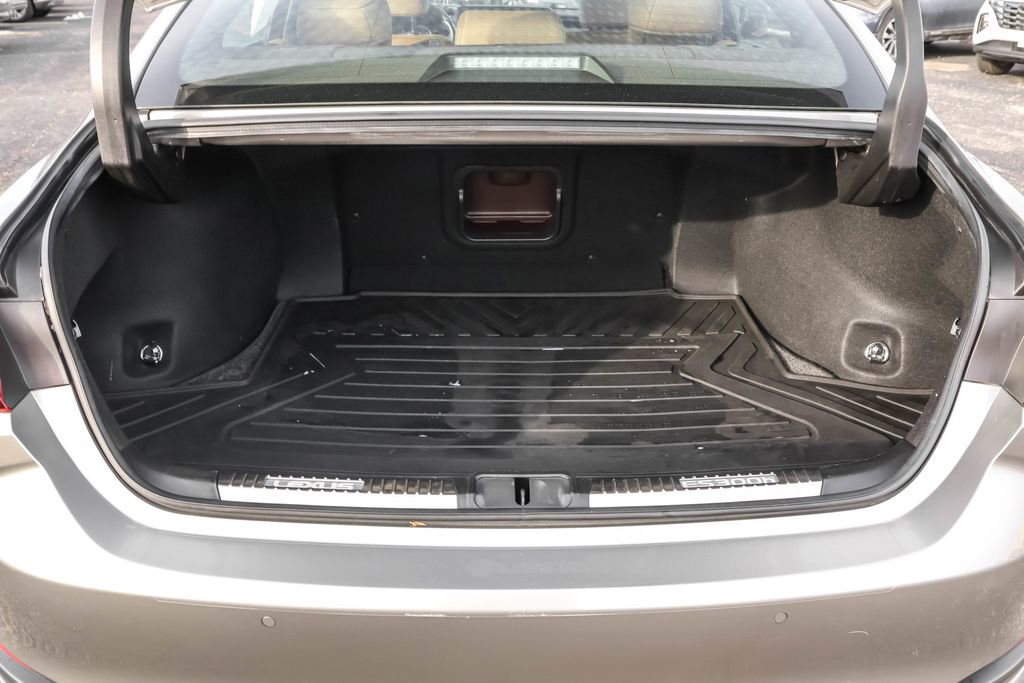 Used 2020 Lexus ES 300h 300h Luxury w/ Accessory Package 2 image 31