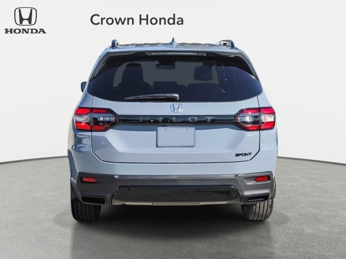New 2026 Honda Pilot Sport image 3