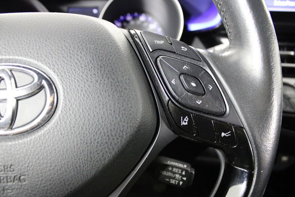 Used 2021 Toyota C-HR XLE image 23