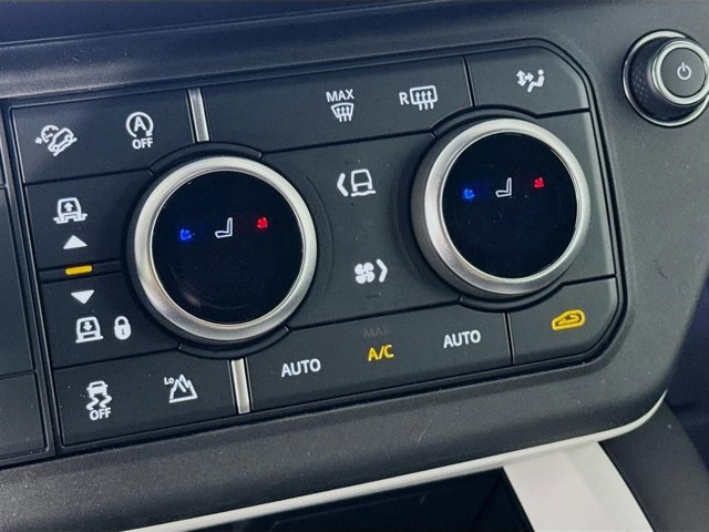 New 2026 Land Rover Defender 130 X-Dynamic SE image 23