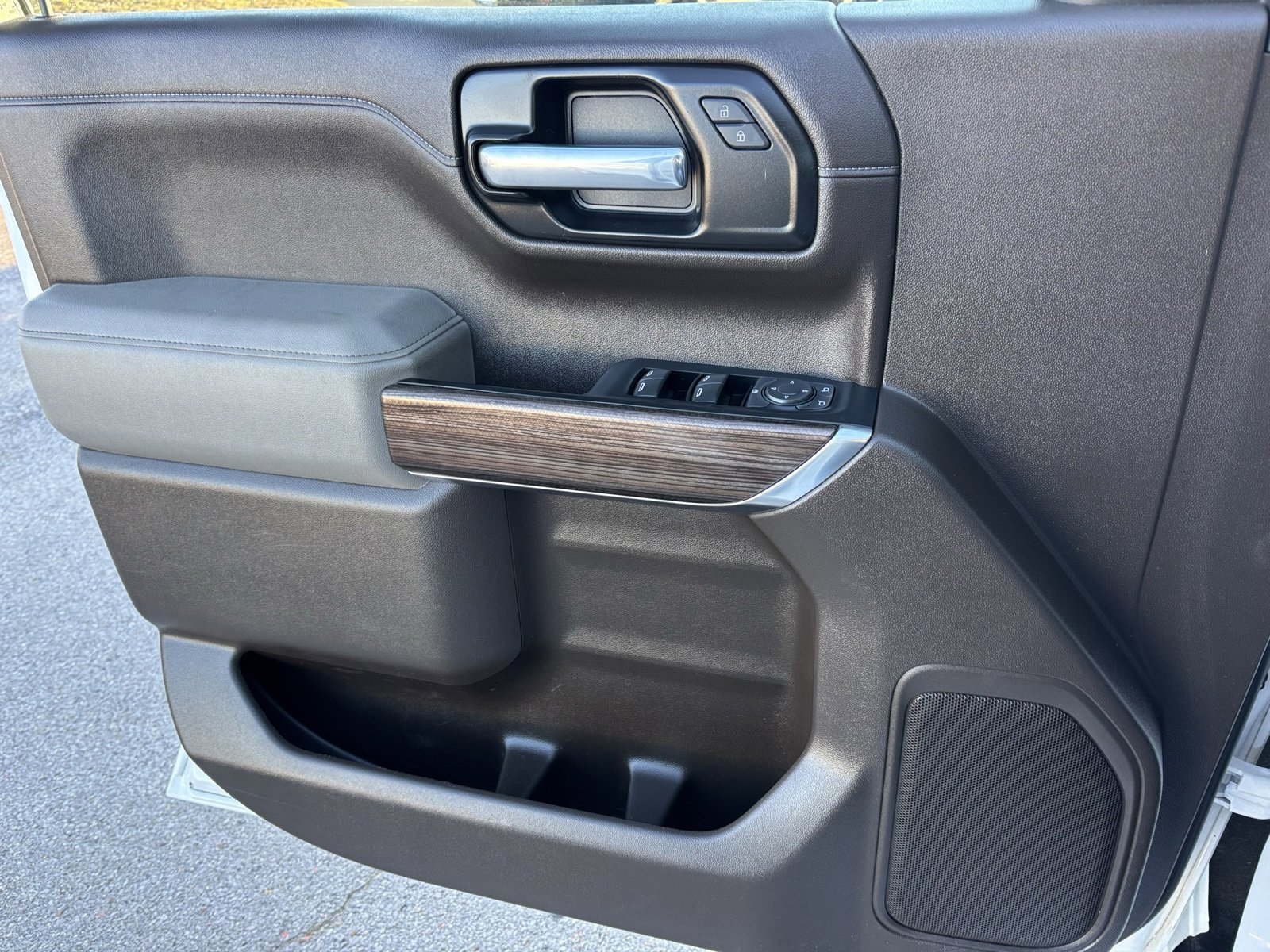 Used 2021 Chevrolet Silverado 1500 LT image 8