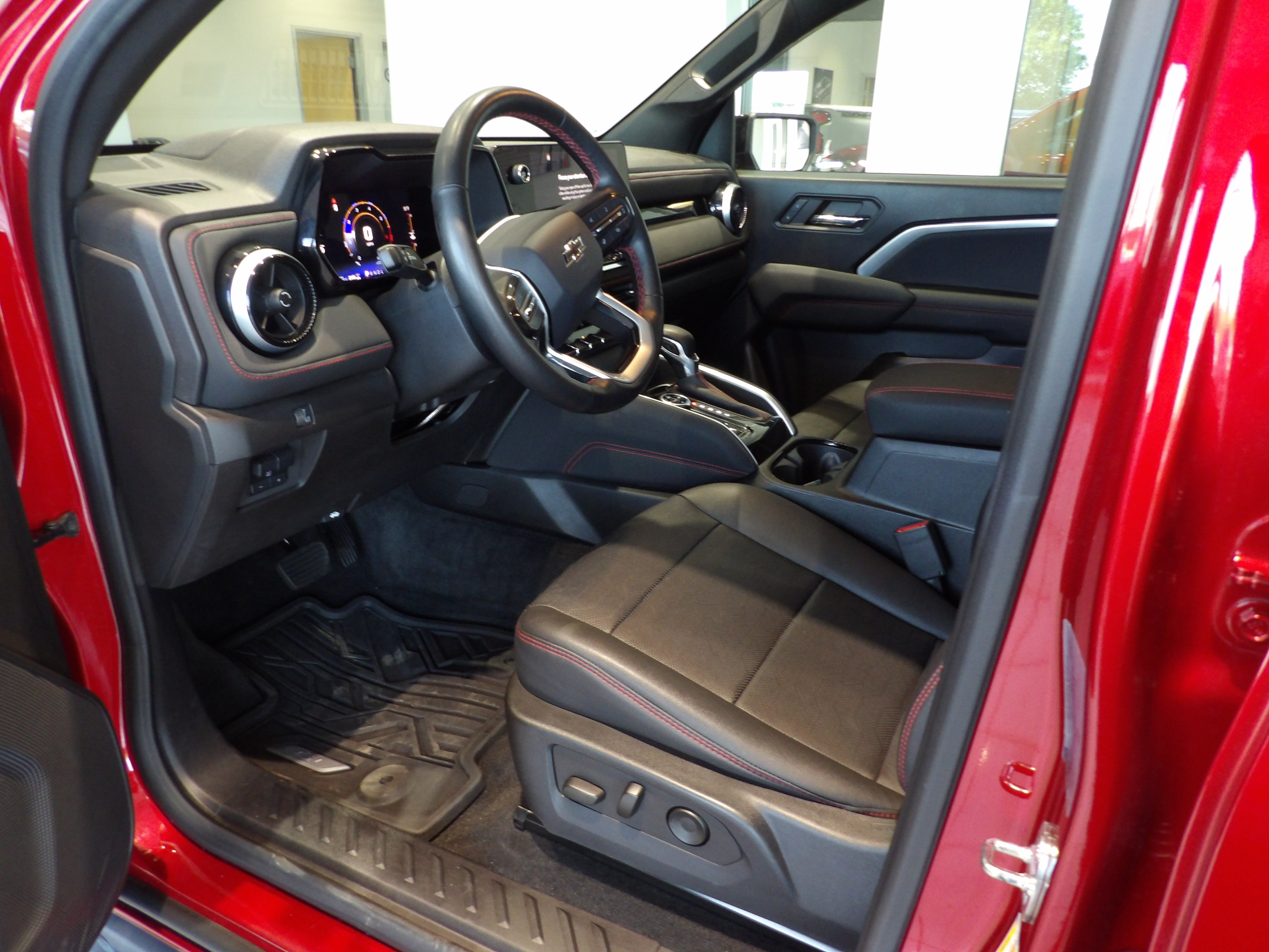 Used 2023 Chevrolet Colorado Z71 w/ Z71 Convenience Package 2 AWD/4WD image 9