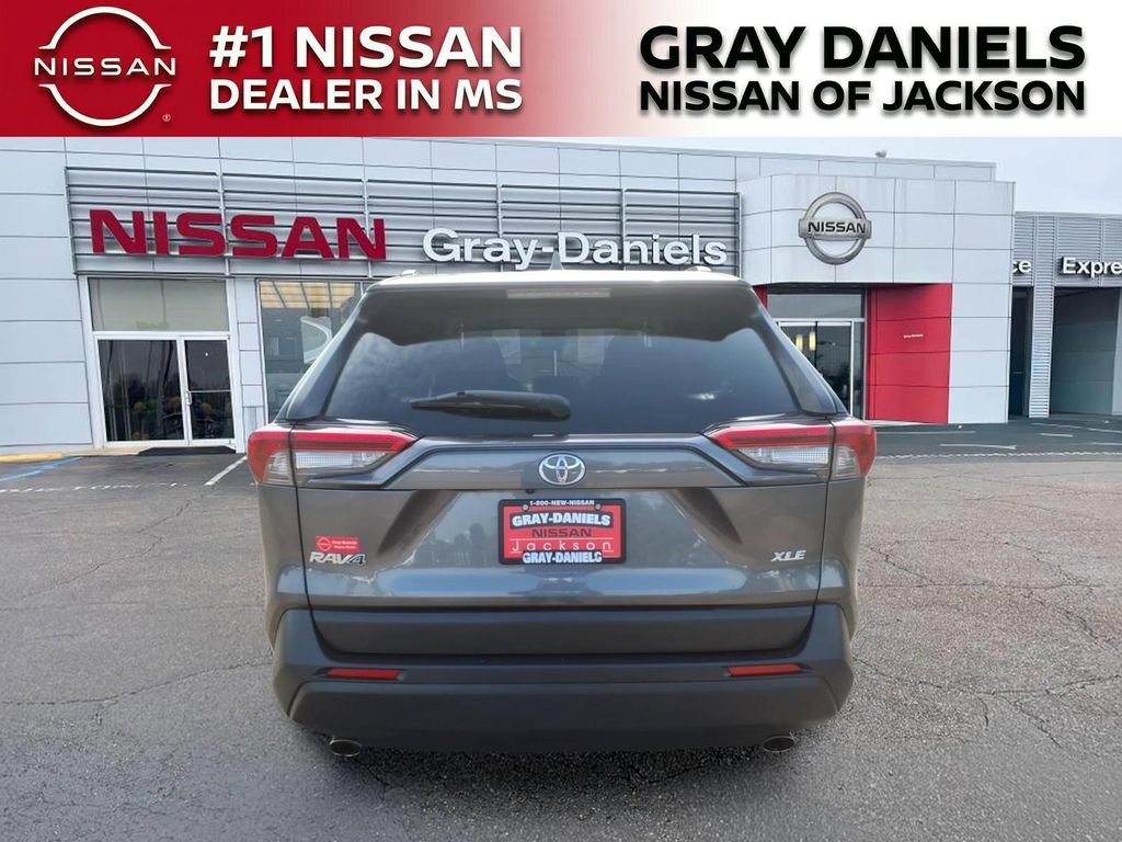 Used 2019 Toyota RAV4 XLE FWD image 6