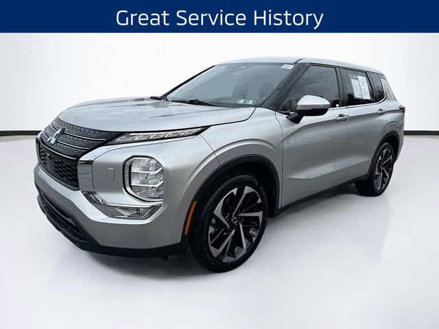 Used 2022 Mitsubishi Outlander ES image 3