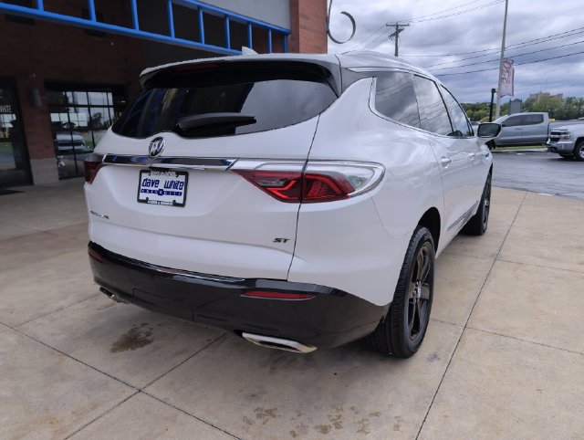 Used 2024 Buick Enclave Premium w/ Experience Buick Package FWD image 9