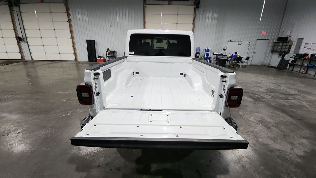 Used 2025 Jeep Gladiator Mojave image 27