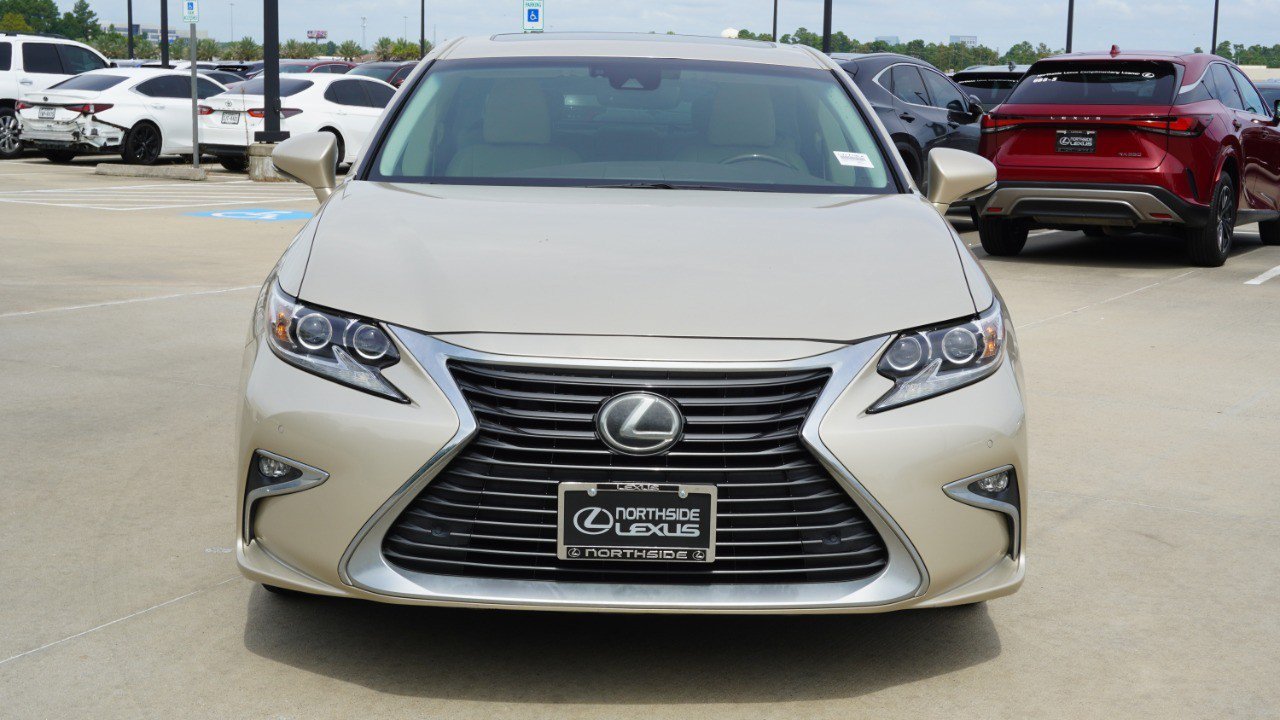 Used 2017 Lexus ES 350 w/ Luxury Package FWD image 2
