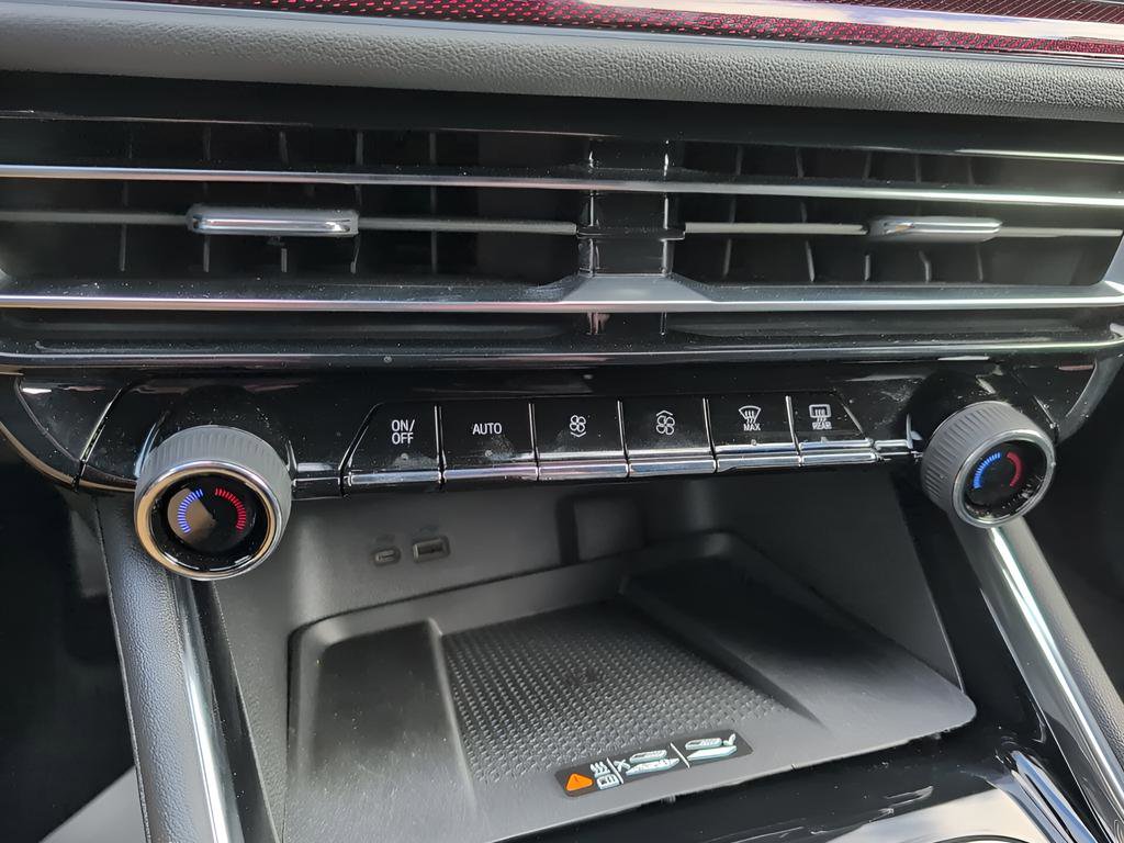 Used 2025 Chevrolet Traverse RS image 19