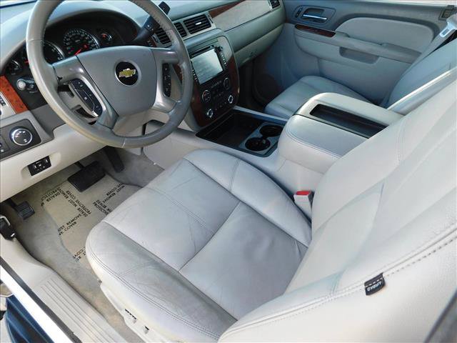 Used 2011 Chevrolet Tahoe LT w/ Luxury Package AWD/4WD image 16