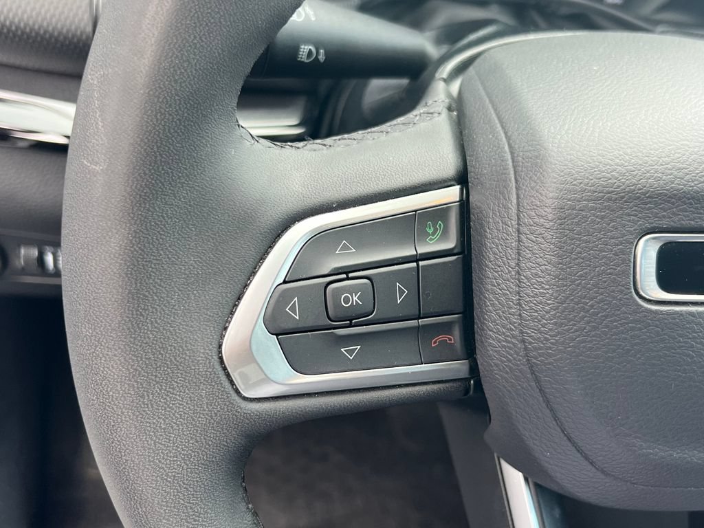 Used 2025 Jeep Compass Latitude w/ Convenience Group AWD/4WD image 22