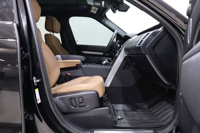 Used 2024 Land Rover Discovery Dynamic SE image 41