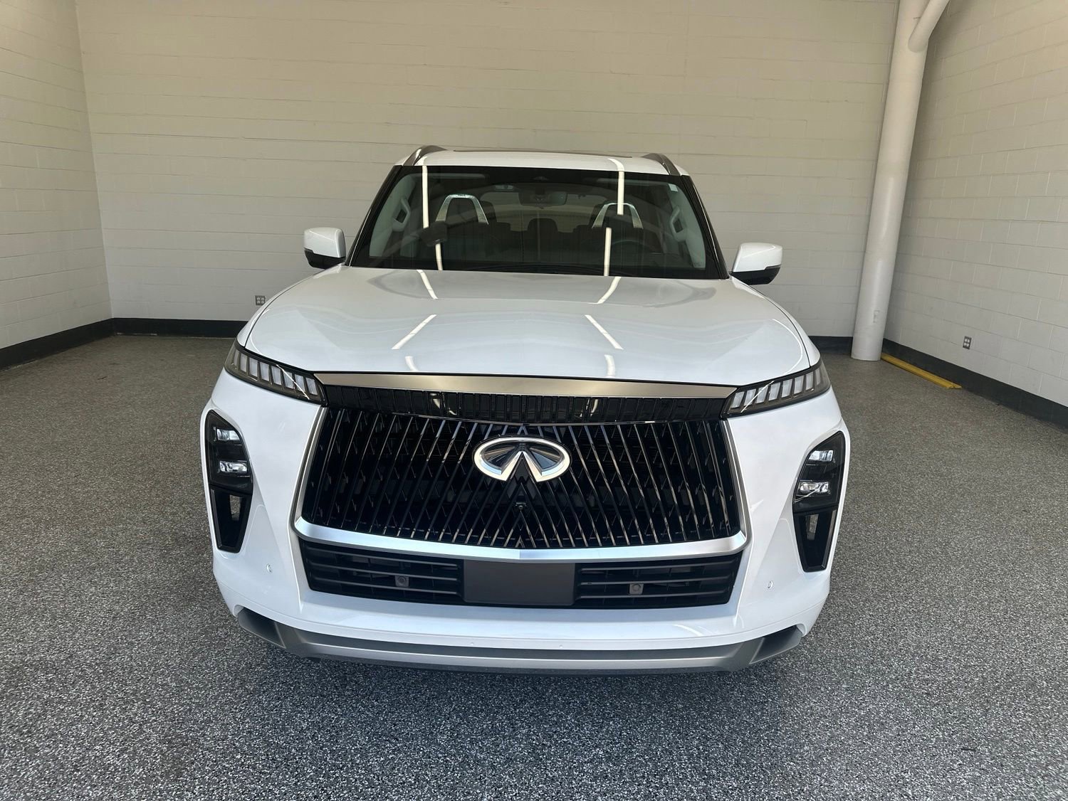 Used 2025 INFINITI QX80 Sensory AWD/4WD image 5