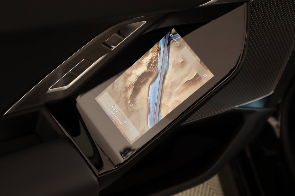 New 2026 BMW 750e xDrive image 19
