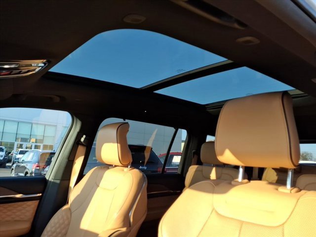 Used 2023 Jeep Grand Cherokee L Summit w/ Luxury Tech Group V image 26