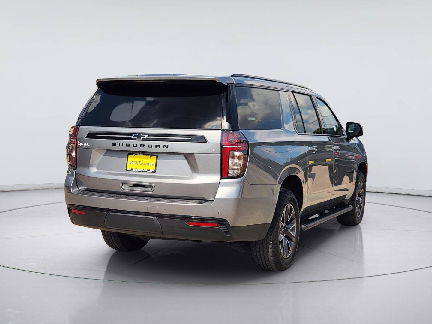 Used 2023 Chevrolet Suburban Z71 w/ Luxury Package AWD/4WD image 7