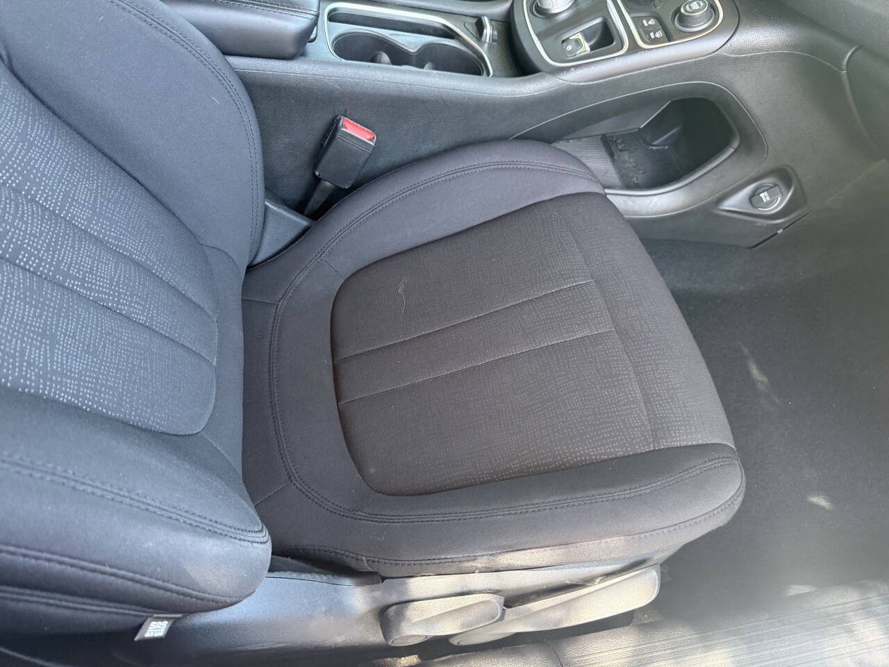Used 2015 Chrysler 200 Limited w/ Convenience Group FWD image 14
