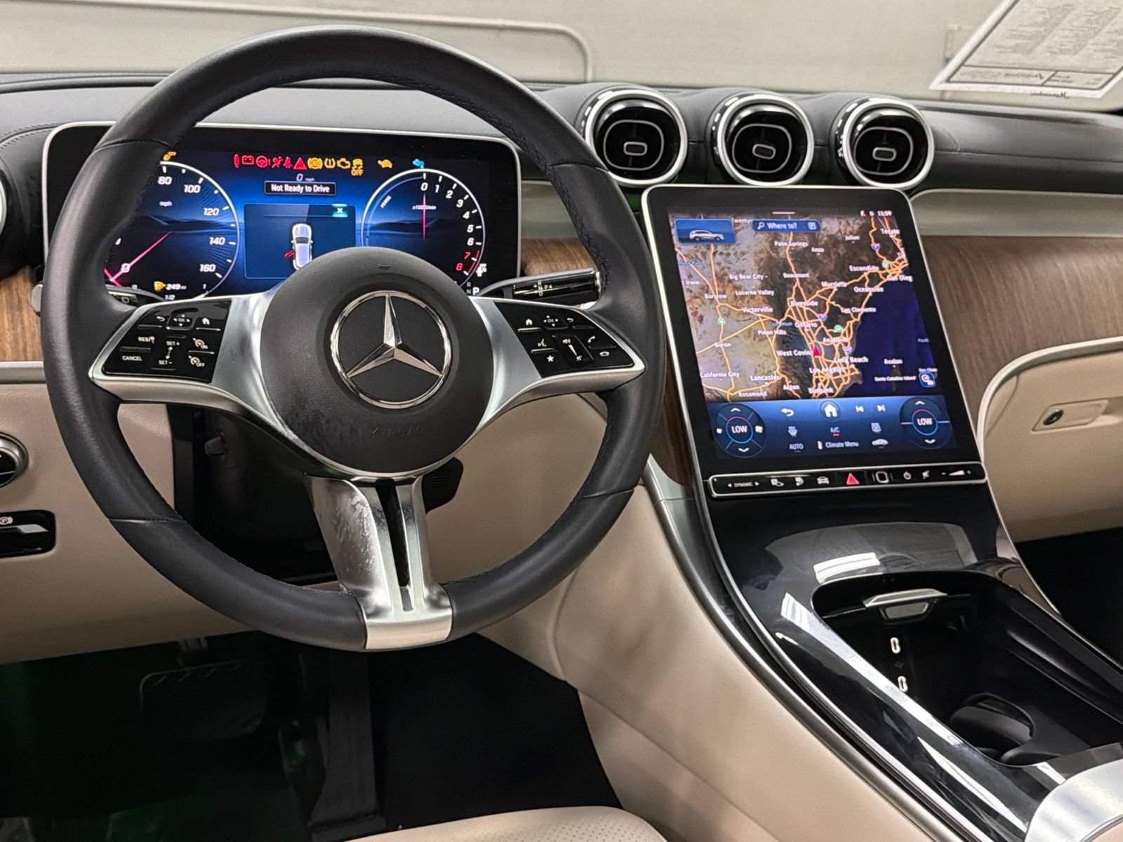 Used 2025 Mercedes-Benz GLC 350e 4MATIC image 38