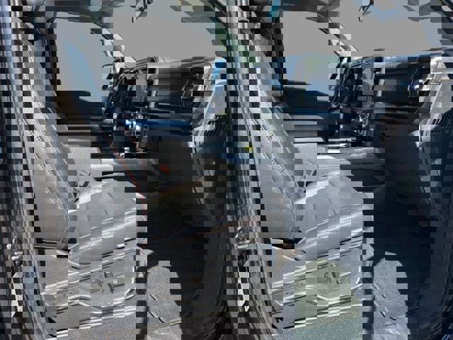 Certified 2023 Ford F350 Lariat w/ Chrome Package image 20