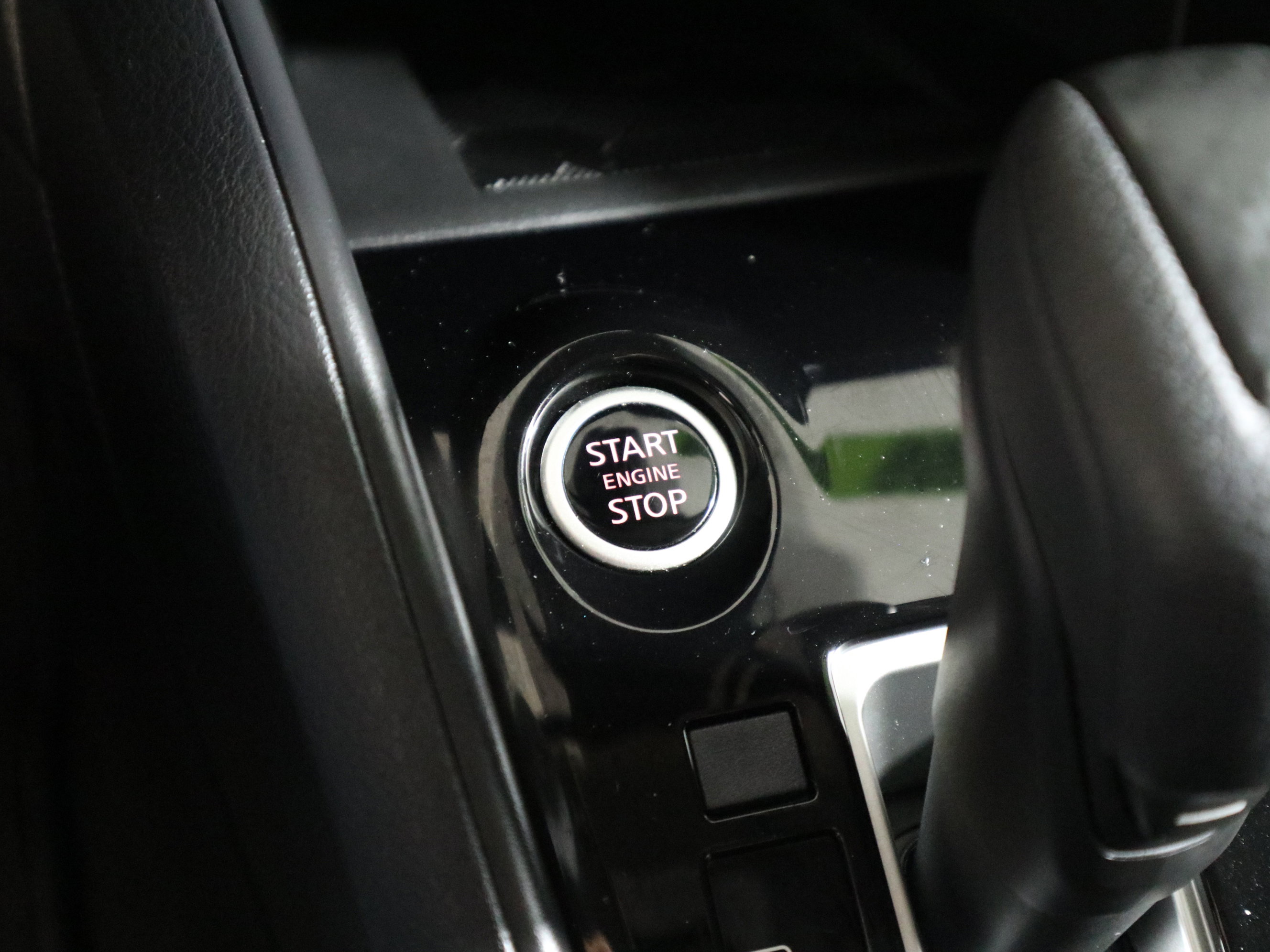 Used 2025 Nissan Versa SV w/ Trunk Package image 31