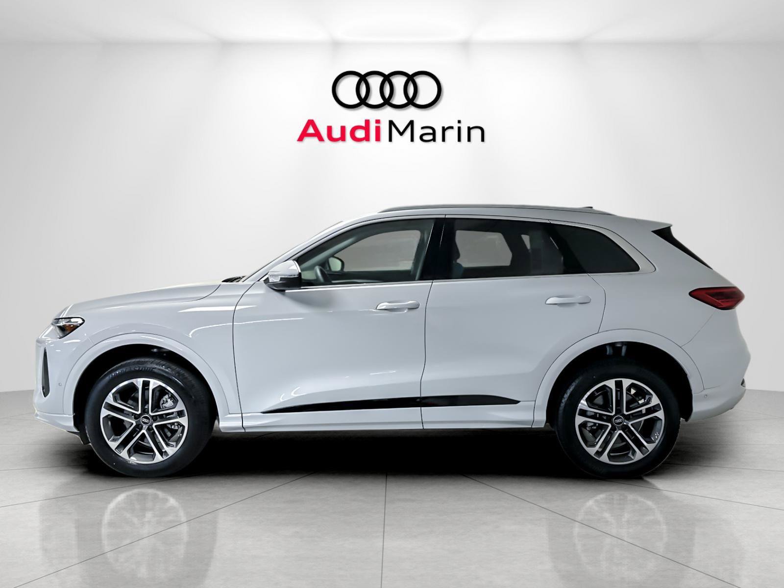 Certified 2025 Audi Q5 Premium AWD/4WD image 2