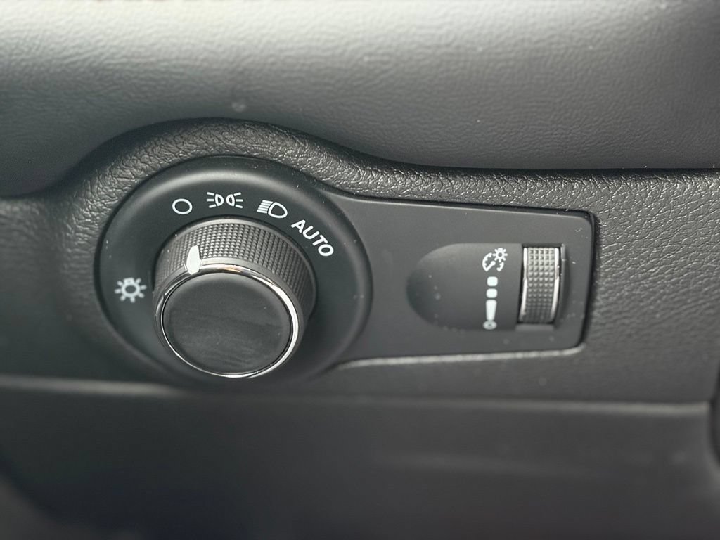Used 2025 Dodge Durango GT AWD/4WD image 31