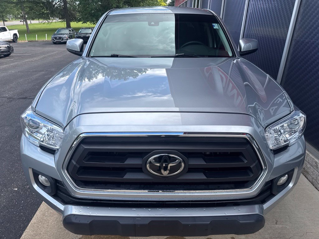 Used 2023 Toyota Tacoma SR5 AWD/4WD image 9