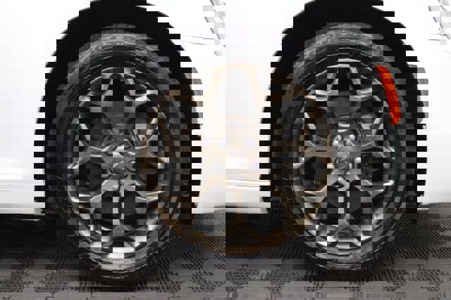 Used 2016 Chrysler 300 S image 4