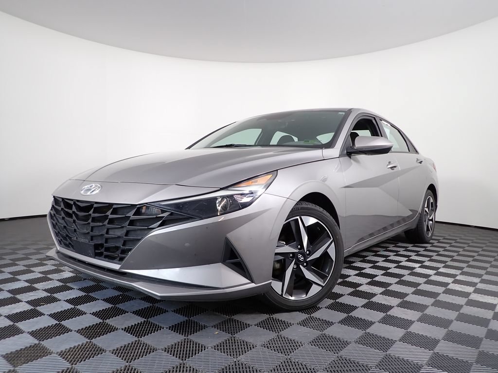 Used 2023 Hyundai Elantra SEL w/ Convenience Package FWD image 2