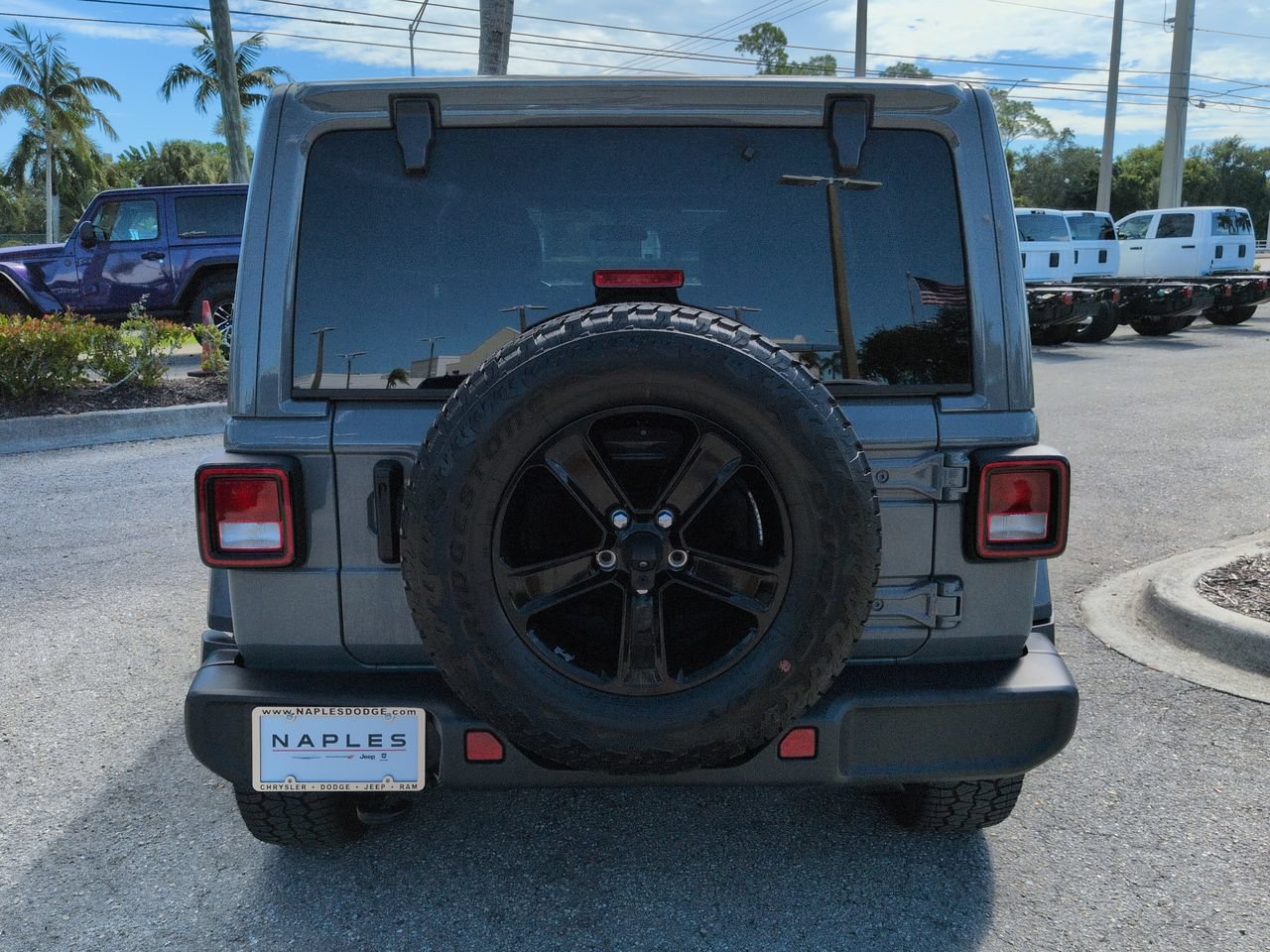 Used 2021 Jeep Wrangler Unlimited Sahara AWD/4WD image 6
