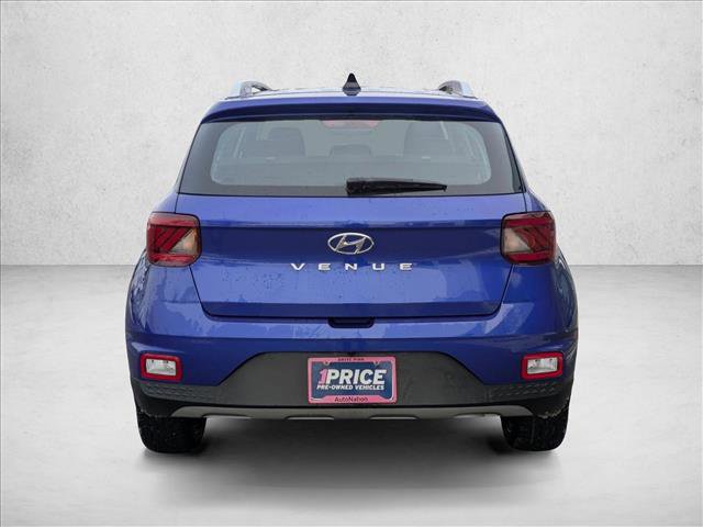 Used 2022 Hyundai Venue Limited image 7