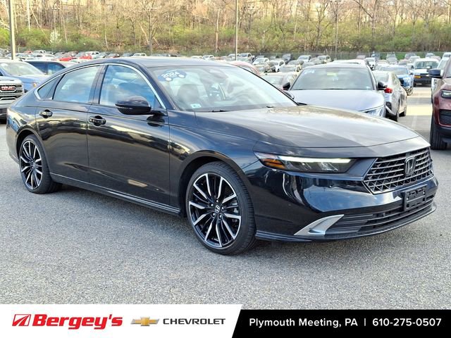 Used 2024 Honda Accord Touring image 2