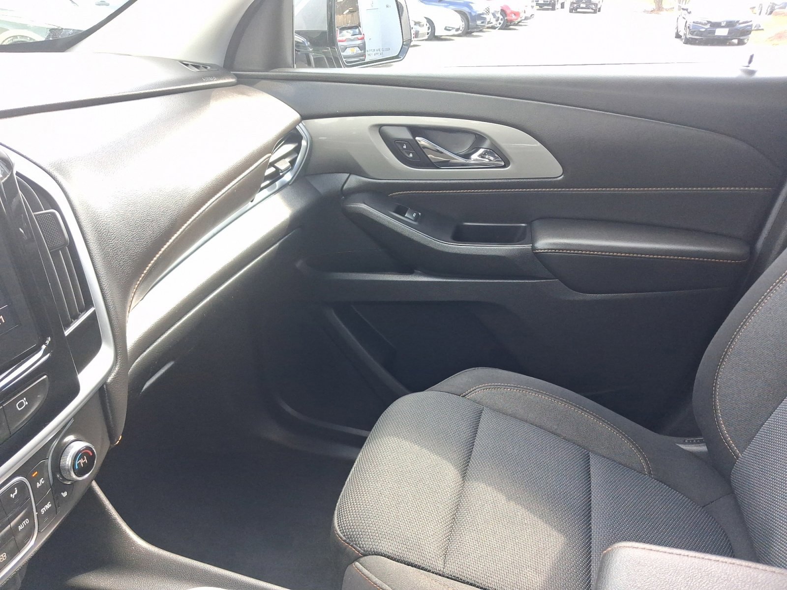 Used 2020 Chevrolet Traverse LT FWD image 21