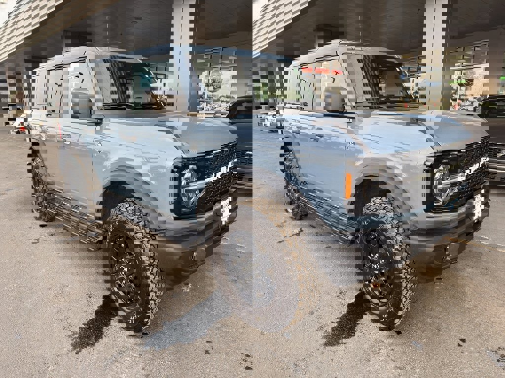 New 2025 Ford Bronco Outer Banks w/ Black Appearance Package video 1