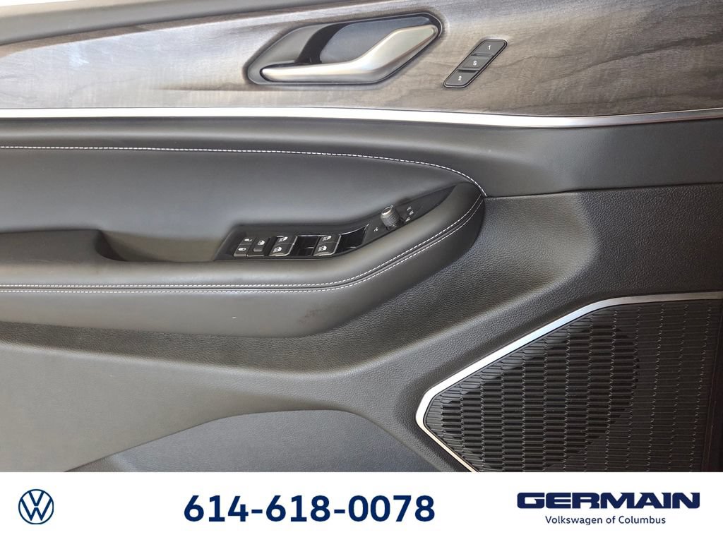 Used 2023 Jeep Grand Cherokee Overland AWD/4WD image 29