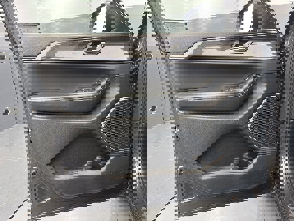 Used 2022 Jeep Grand Cherokee L Laredo w/ Luxury Tech Group I image 11