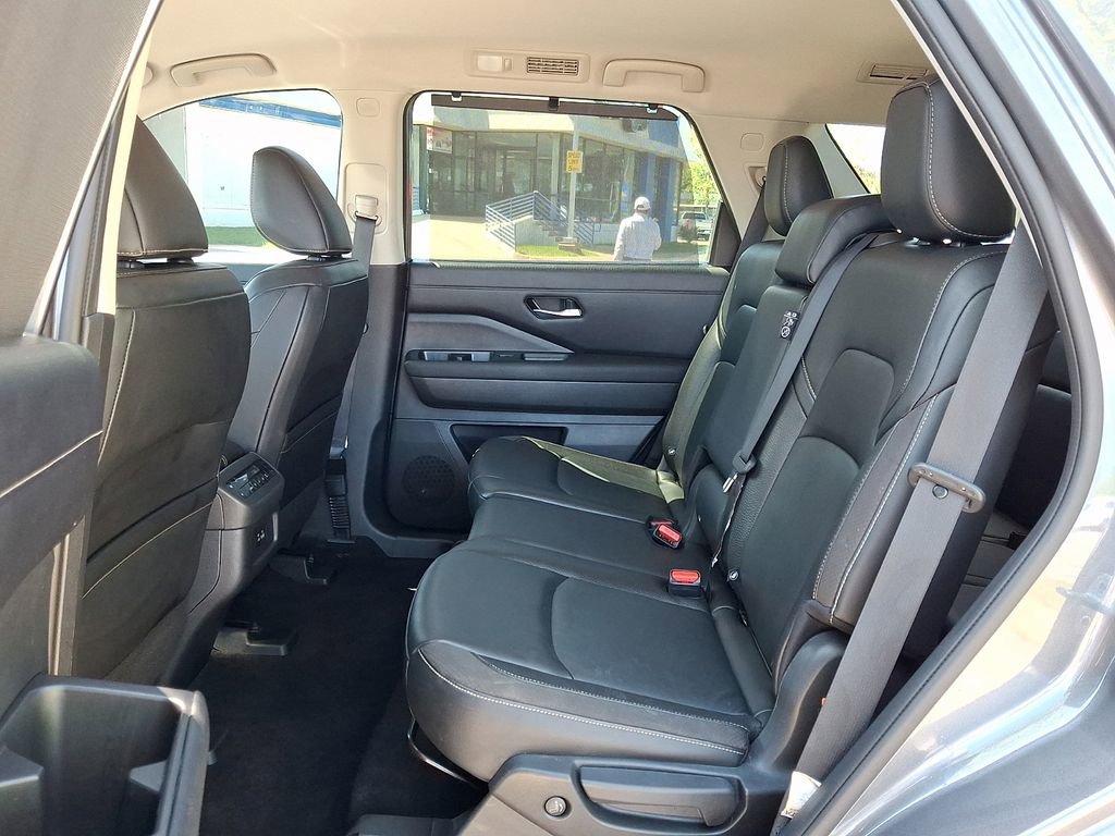 Used 2022 Nissan Pathfinder SL image 11