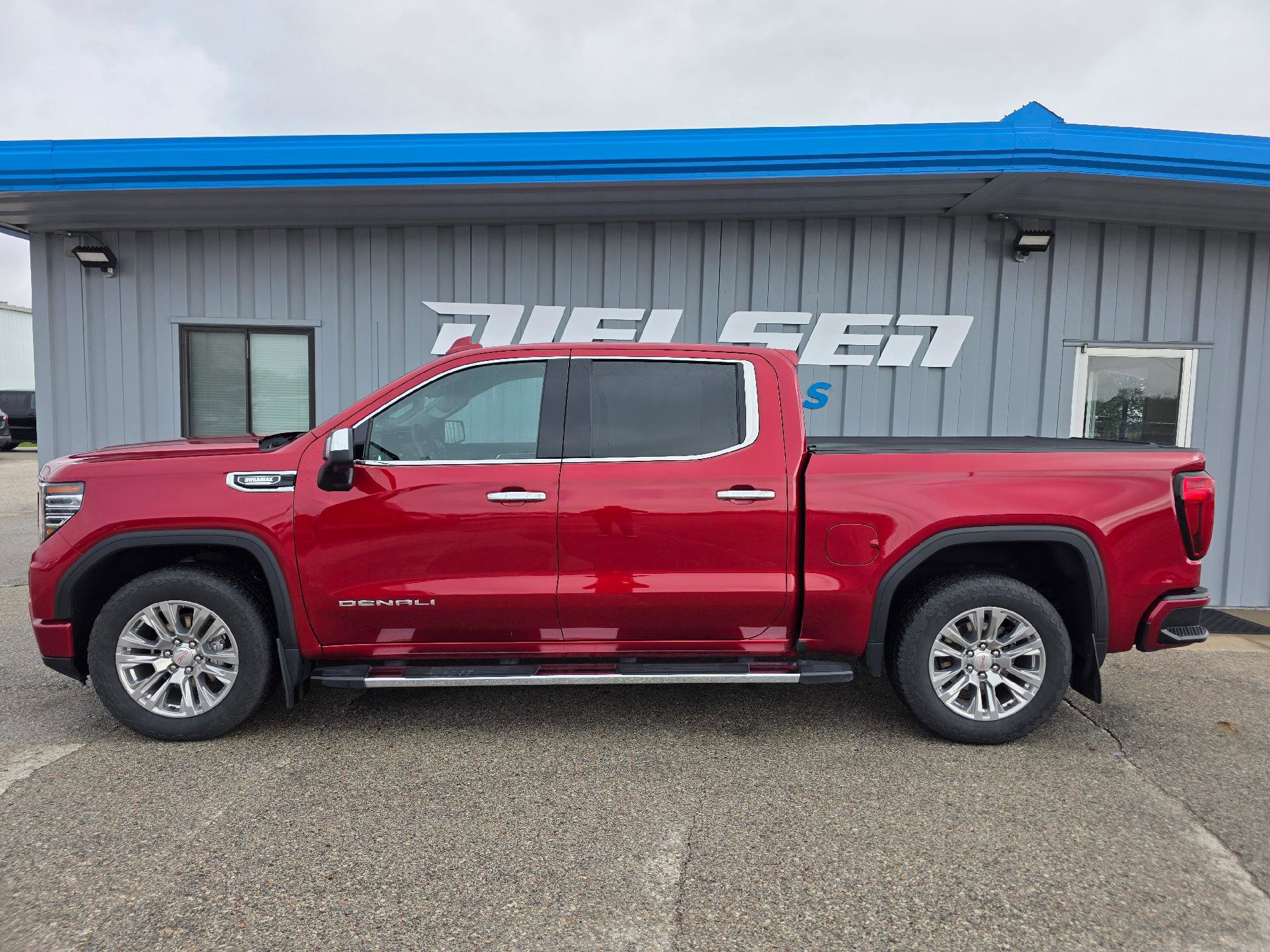 Used 2024 GMC Sierra 1500 Denali w/ Technology Package AWD/4WD image 1